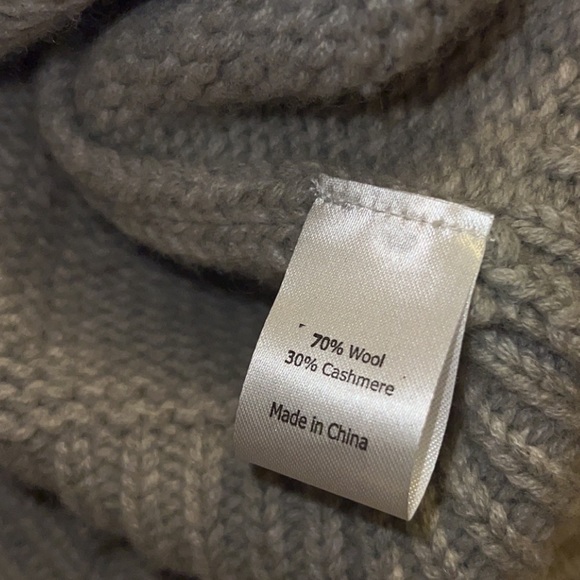 La Ligne New York Kinsley Stripes Wool & Cashmere Turtleneck Sweater - Picture 11 of 12